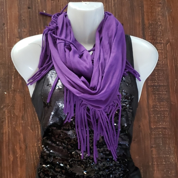 (2) fringe scarfs - Picture 1 of 6